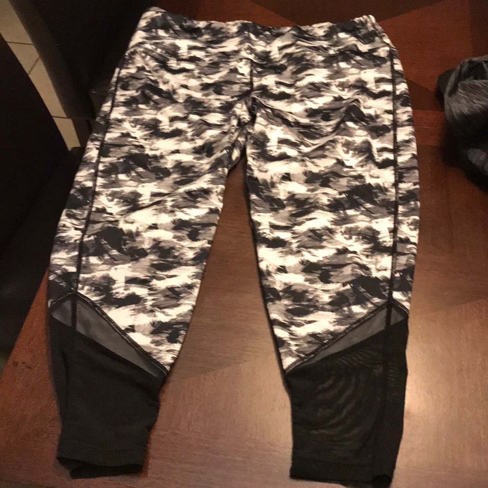 Large black and white leggings